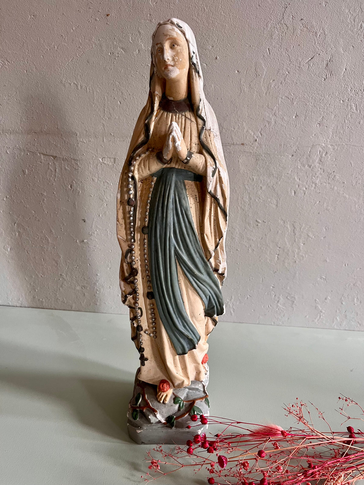 Vierge ancienne en plâtre  Décoration Patine