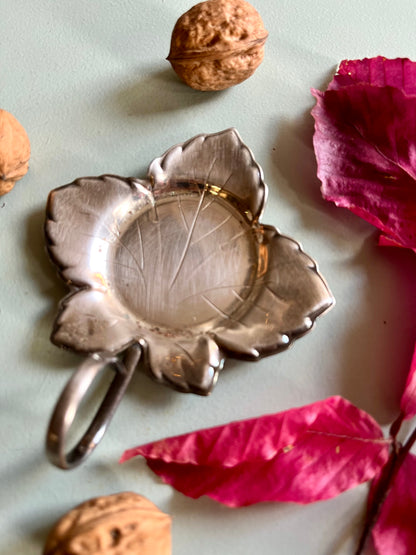 Petite coupelle vintage en métal argenté – Feuille de vigne  Vaisselle Patine