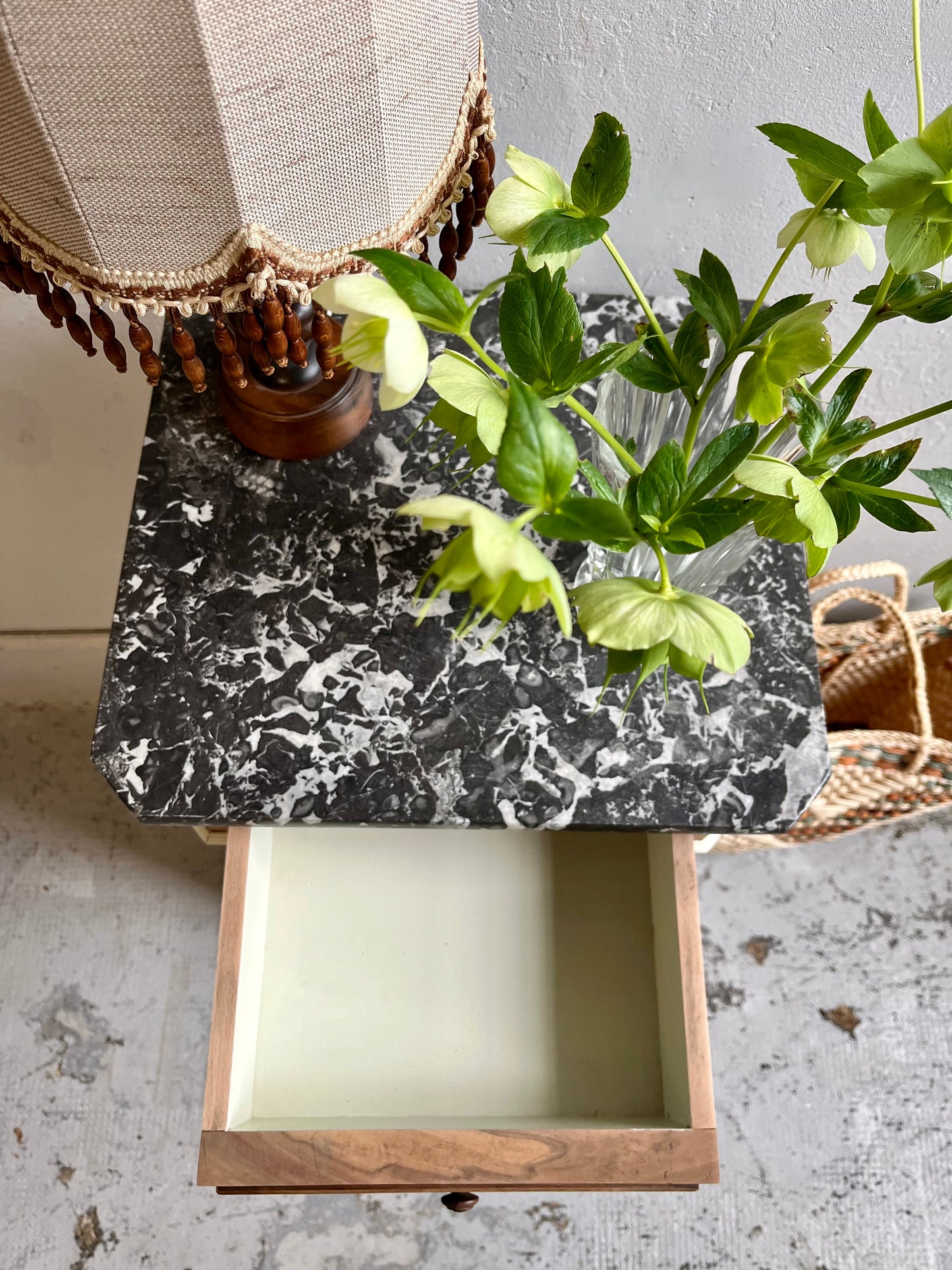 Chevet ancien placage noyer plateau en marbre