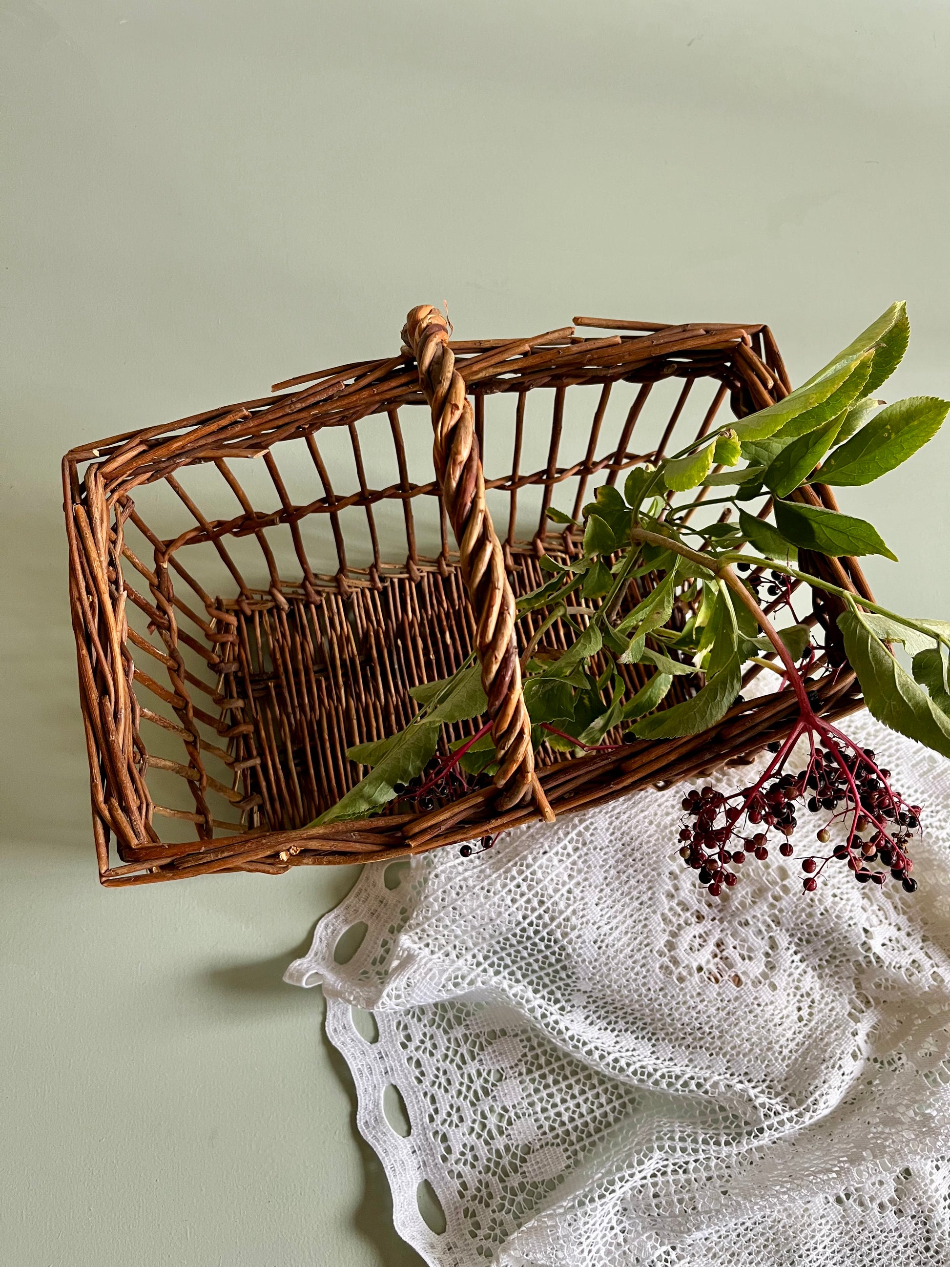 Panier en osier oval ancien avec anse  Décoration Patine