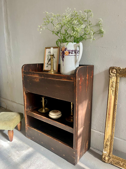 Meuble d’atelier- étagère patinée
