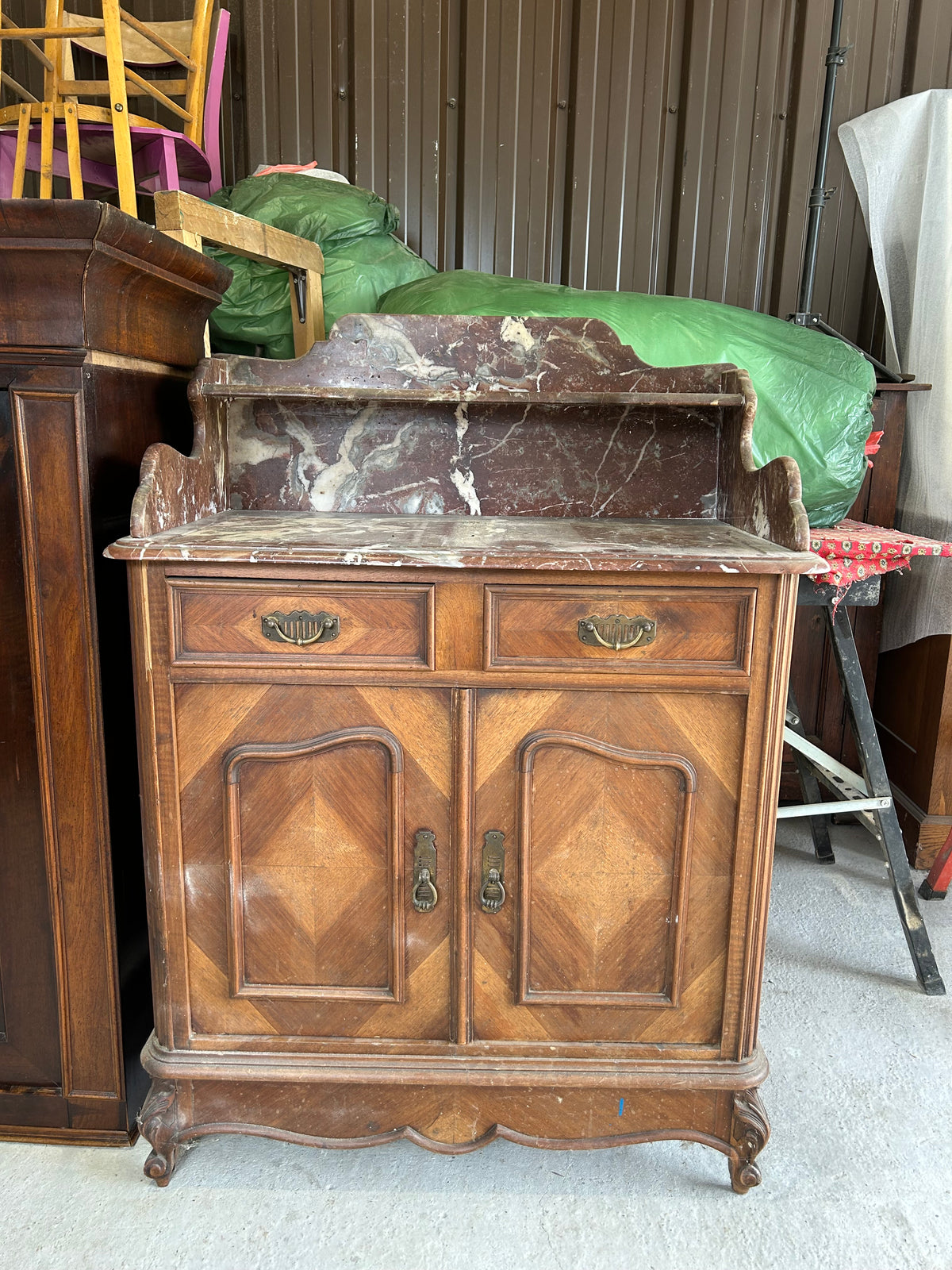 Meuble de toilette - petit buffet   Patine