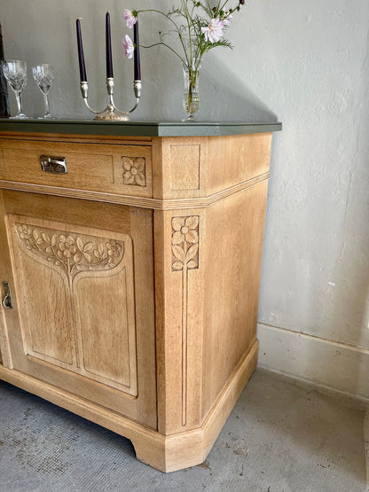Buffet sculpté en chêne  Meubles Patine