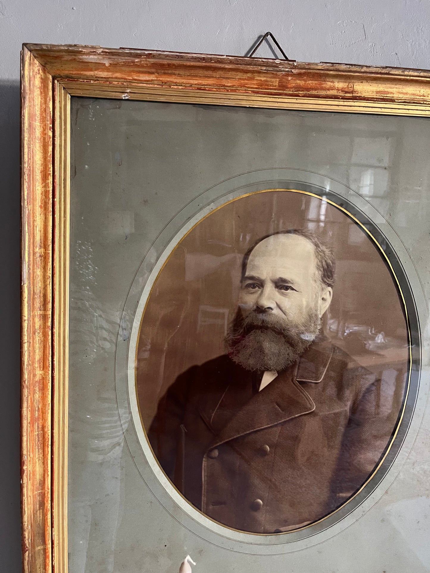 Portrait ancien sous cadre