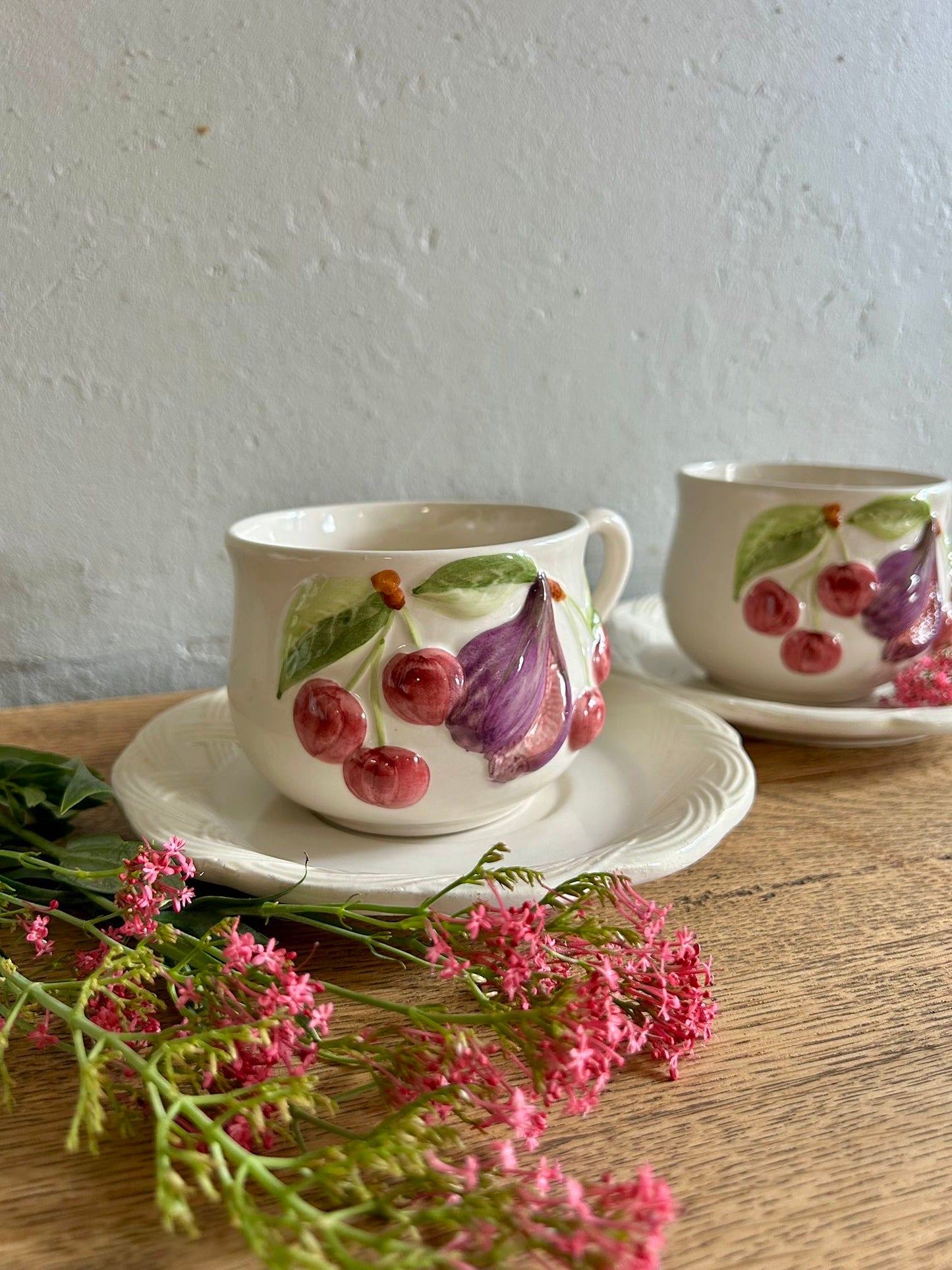Tasses en barbotine avec coupelle - lot de 2   Patine