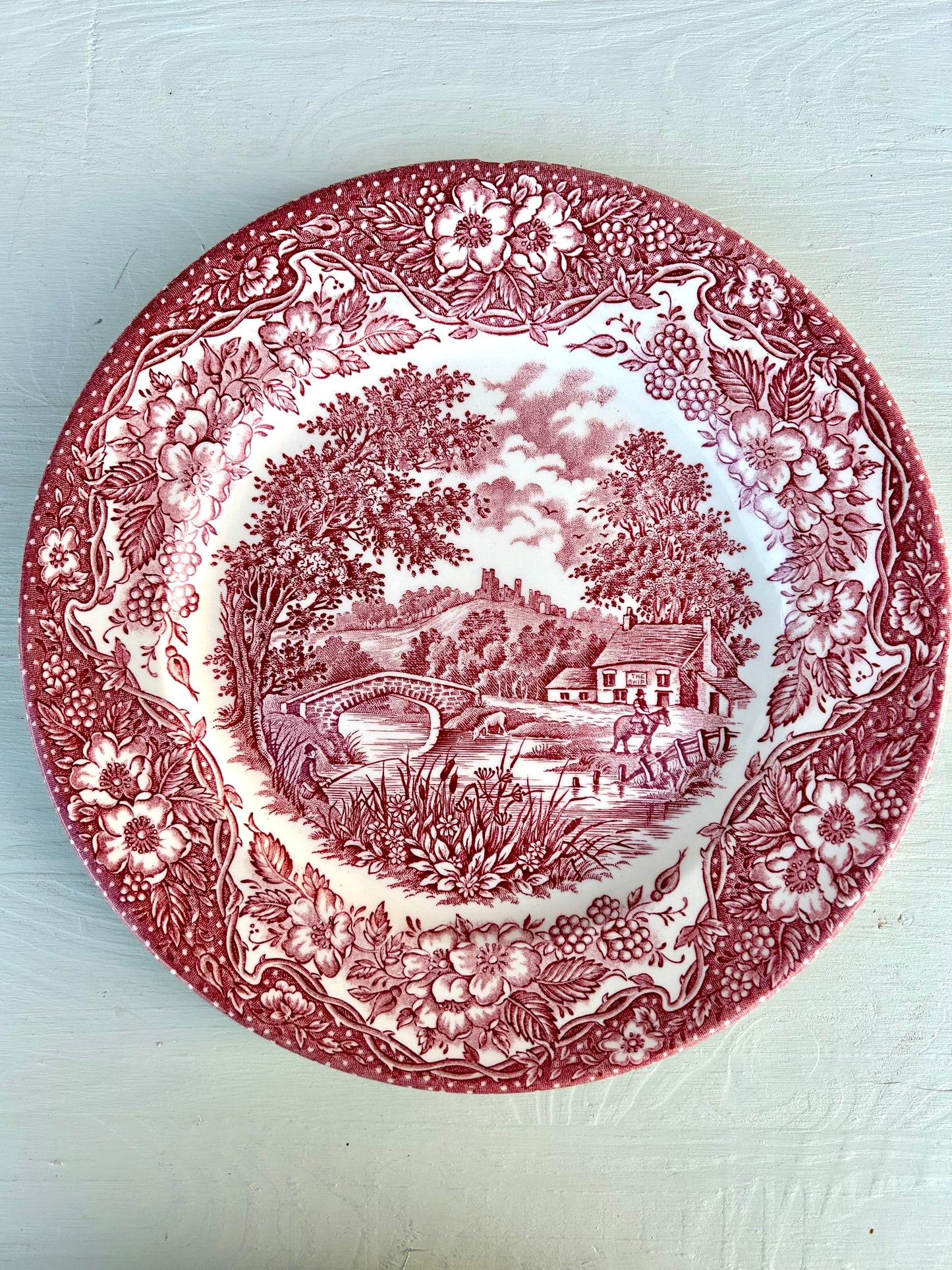Assiettes plates en faïence rouge style anglais- lot de 3