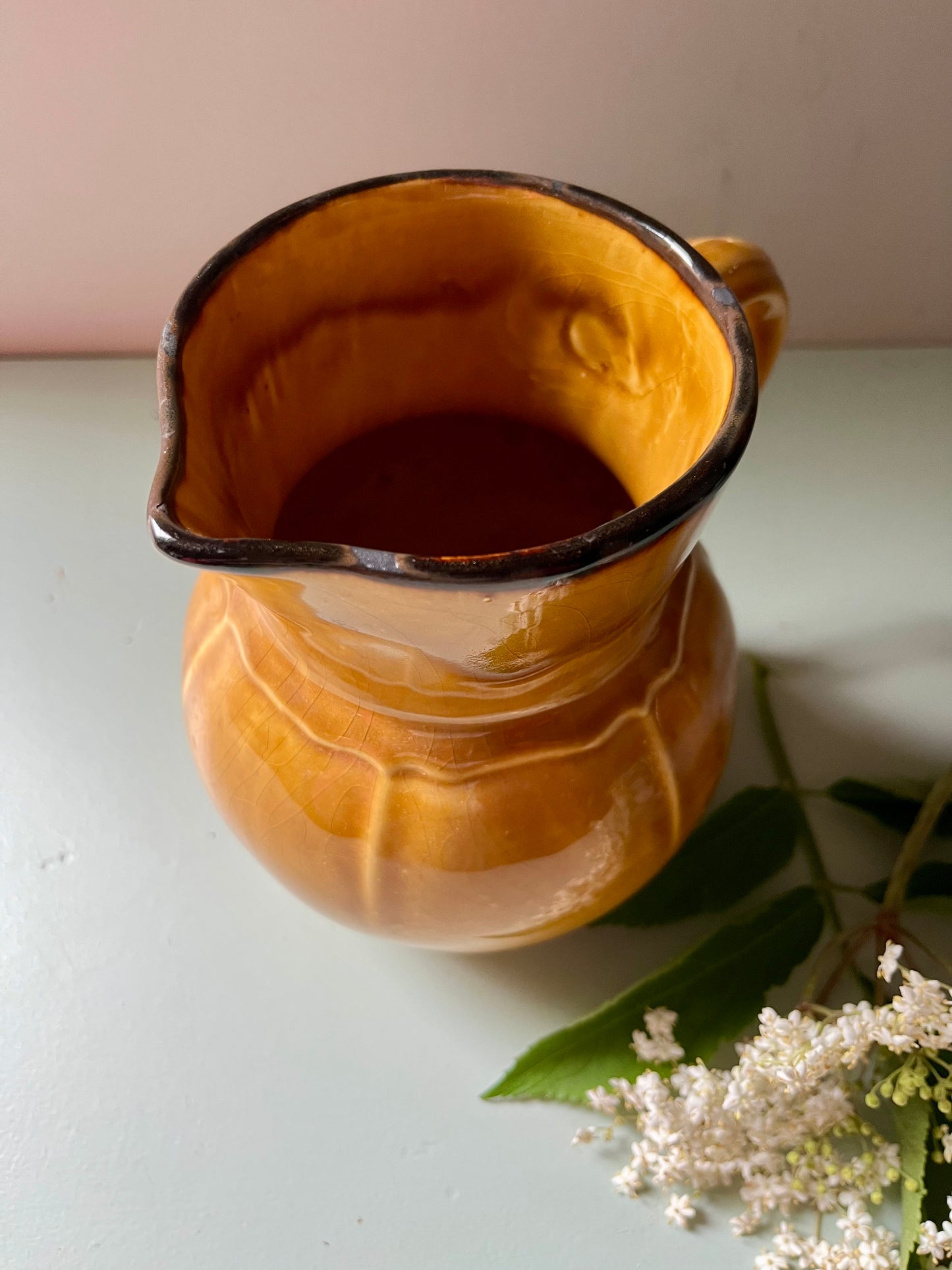 Pichet jaune émaillé