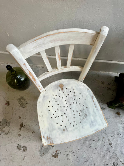 Chaise patinée blanche 2