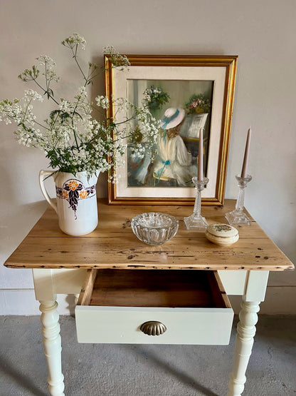 Table pieds tournés bois et crème
