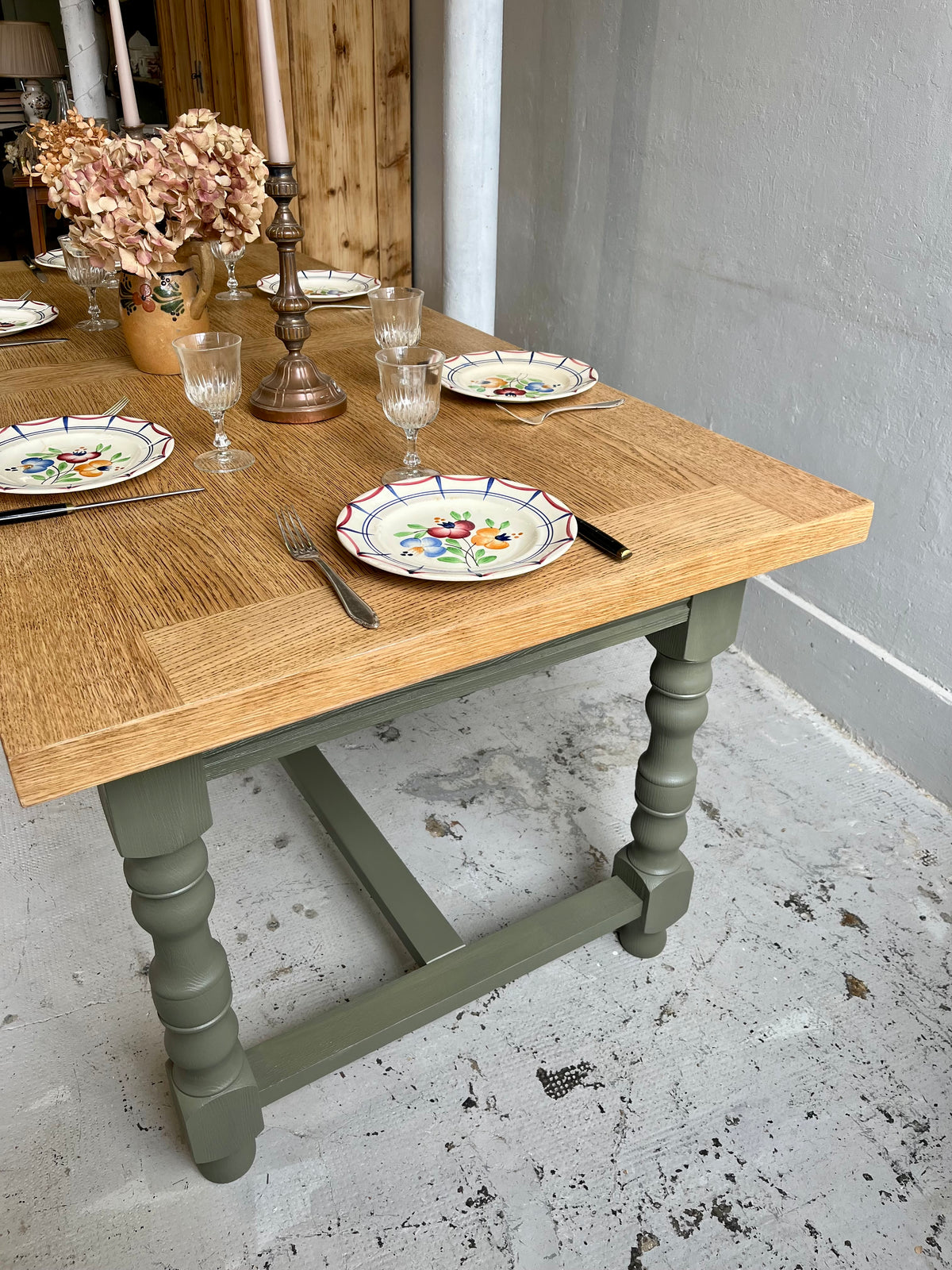 Table à manger vert et bois