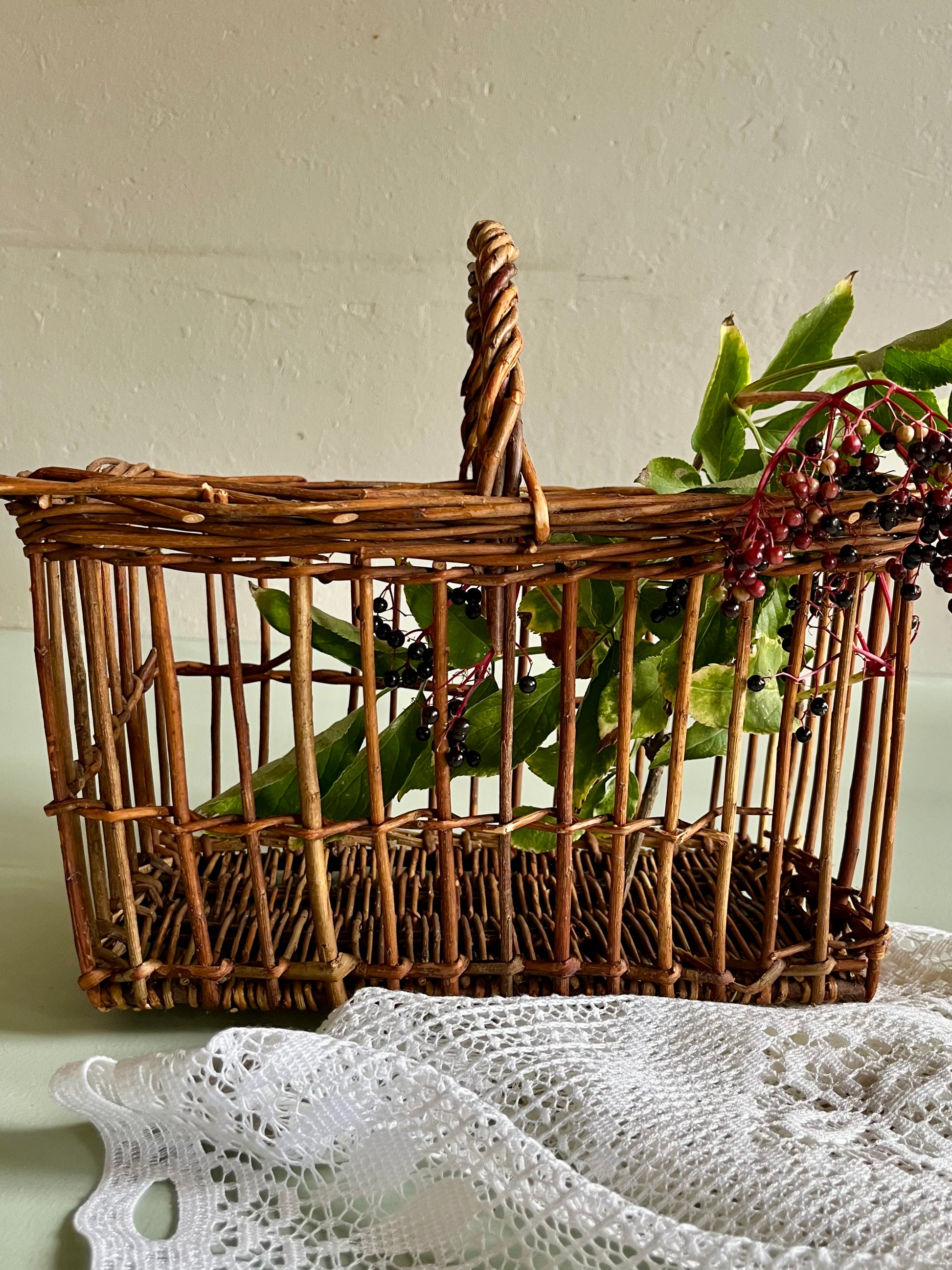 Panier en osier oval ancien avec anse  Décoration Patine