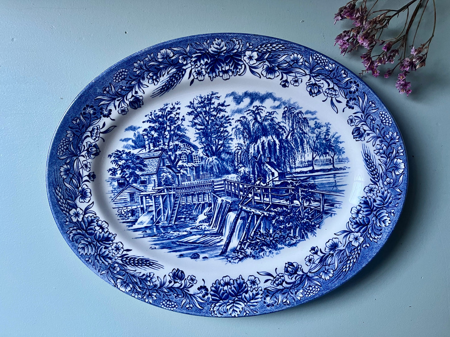 Plat de service anglais motifs bleus « Churchill »