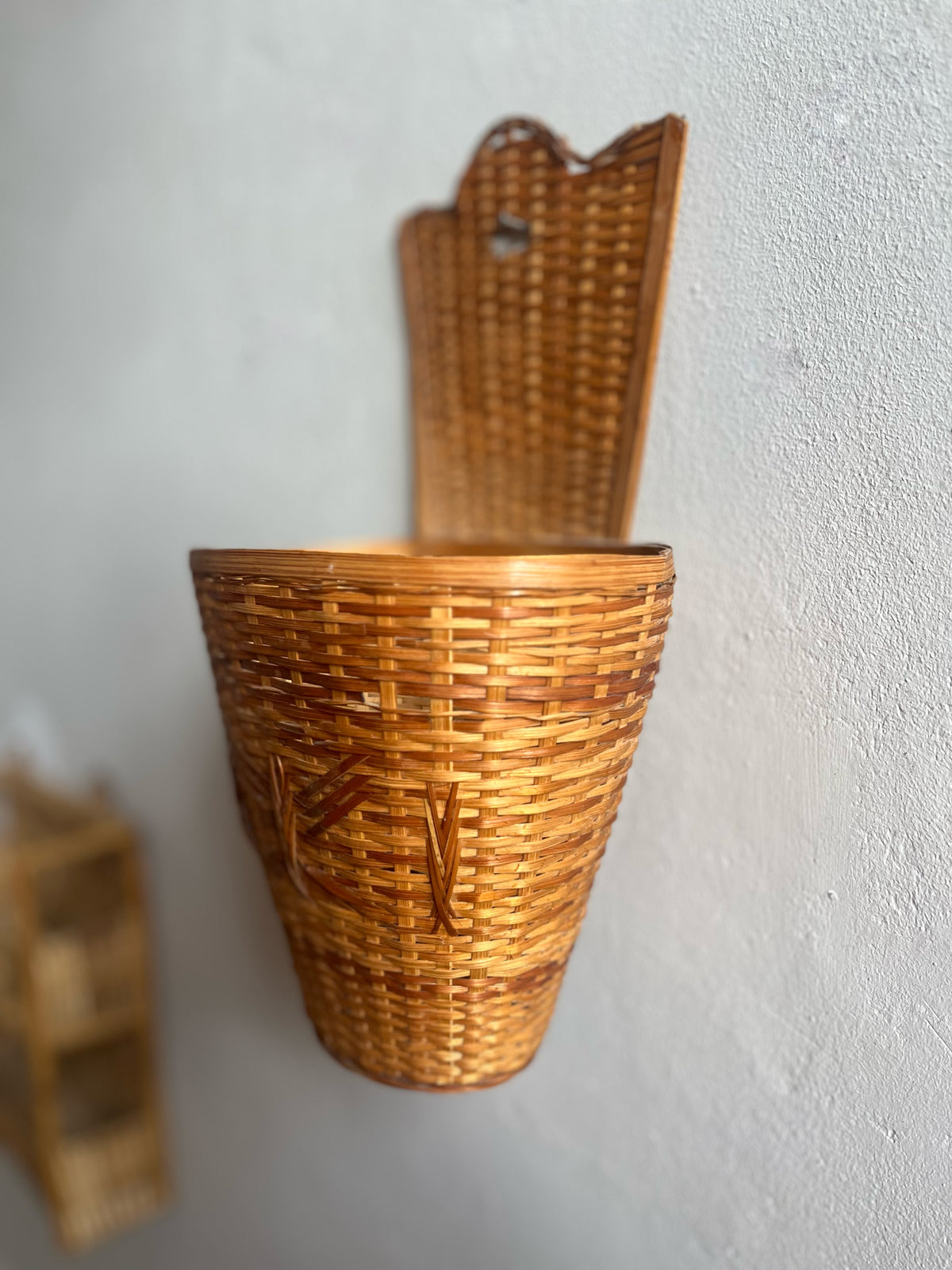 Panier mural vintage en rotin tressé  Décoration Patine