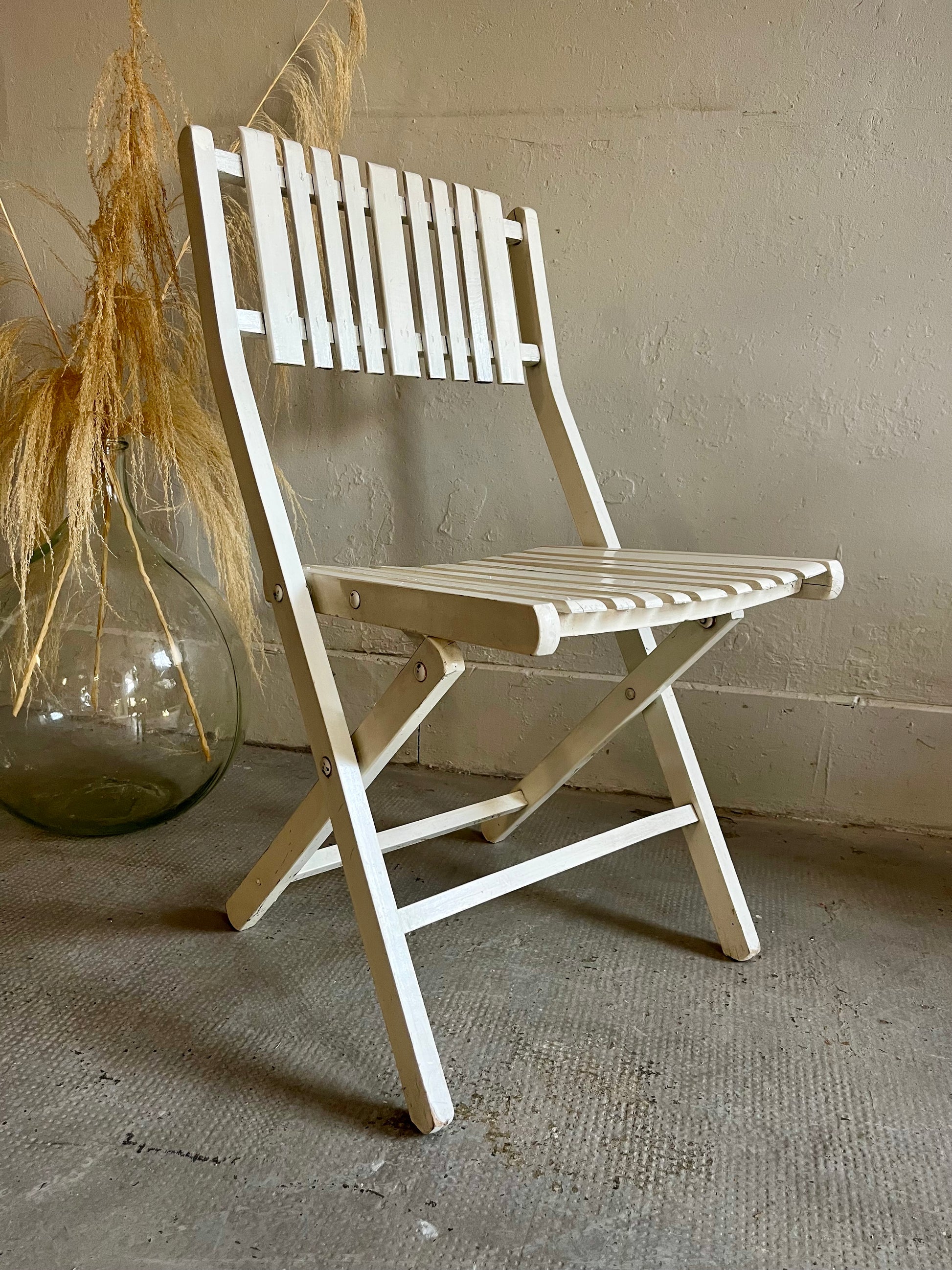 Chaise pliante de jardin en bois peinture blanche  Meubles Patine