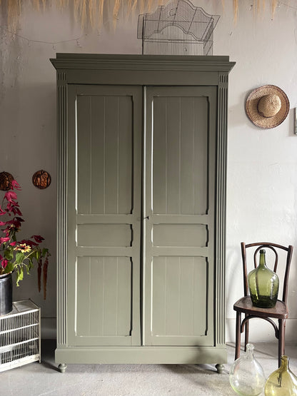 Armoire verte style parisienne   Patine