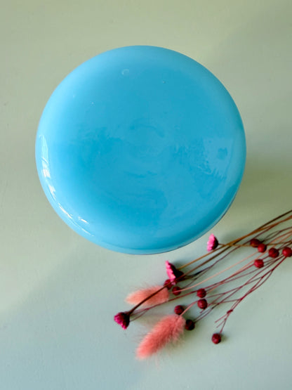Vase bleu en opaline