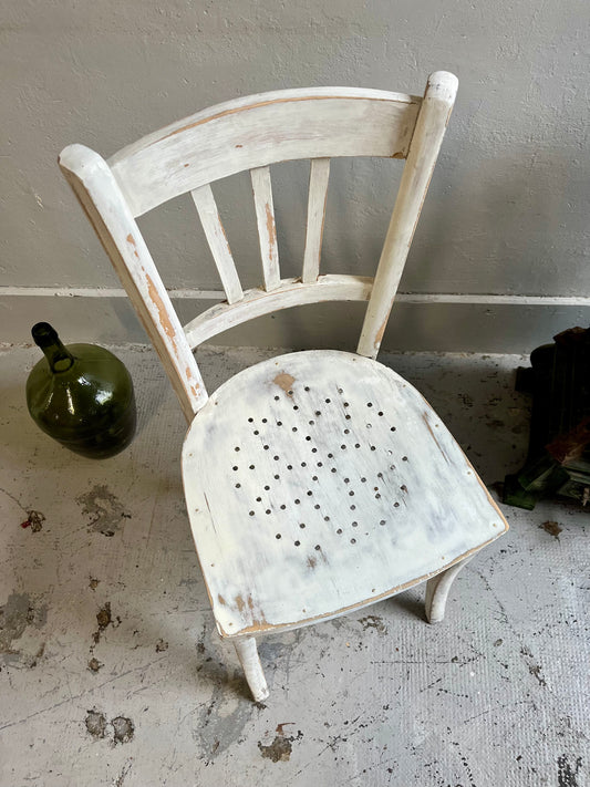 Chaise patinée blanche 2