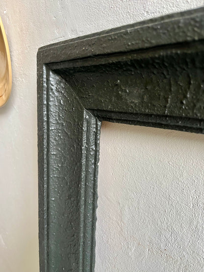 Cadre en bois peint en noir