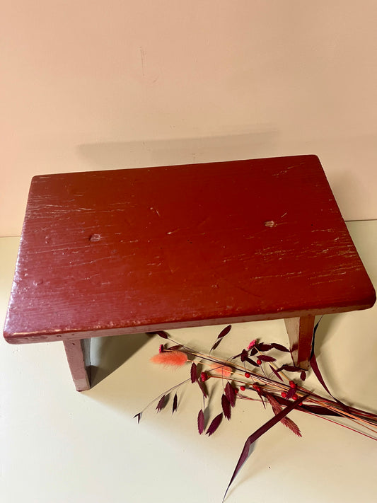 Marche pied ancien bordeau  Meubles Patine