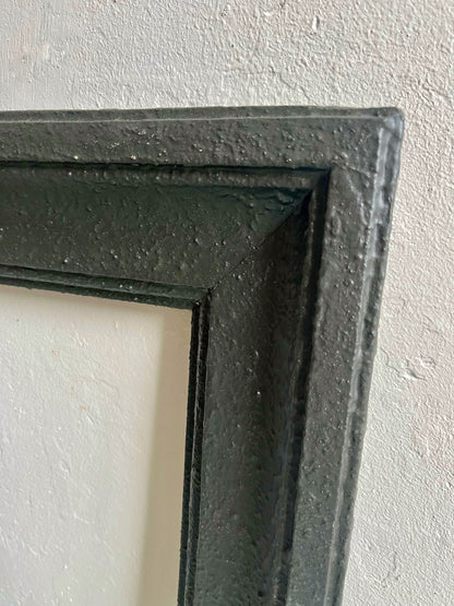 Cadre en bois peint en noir