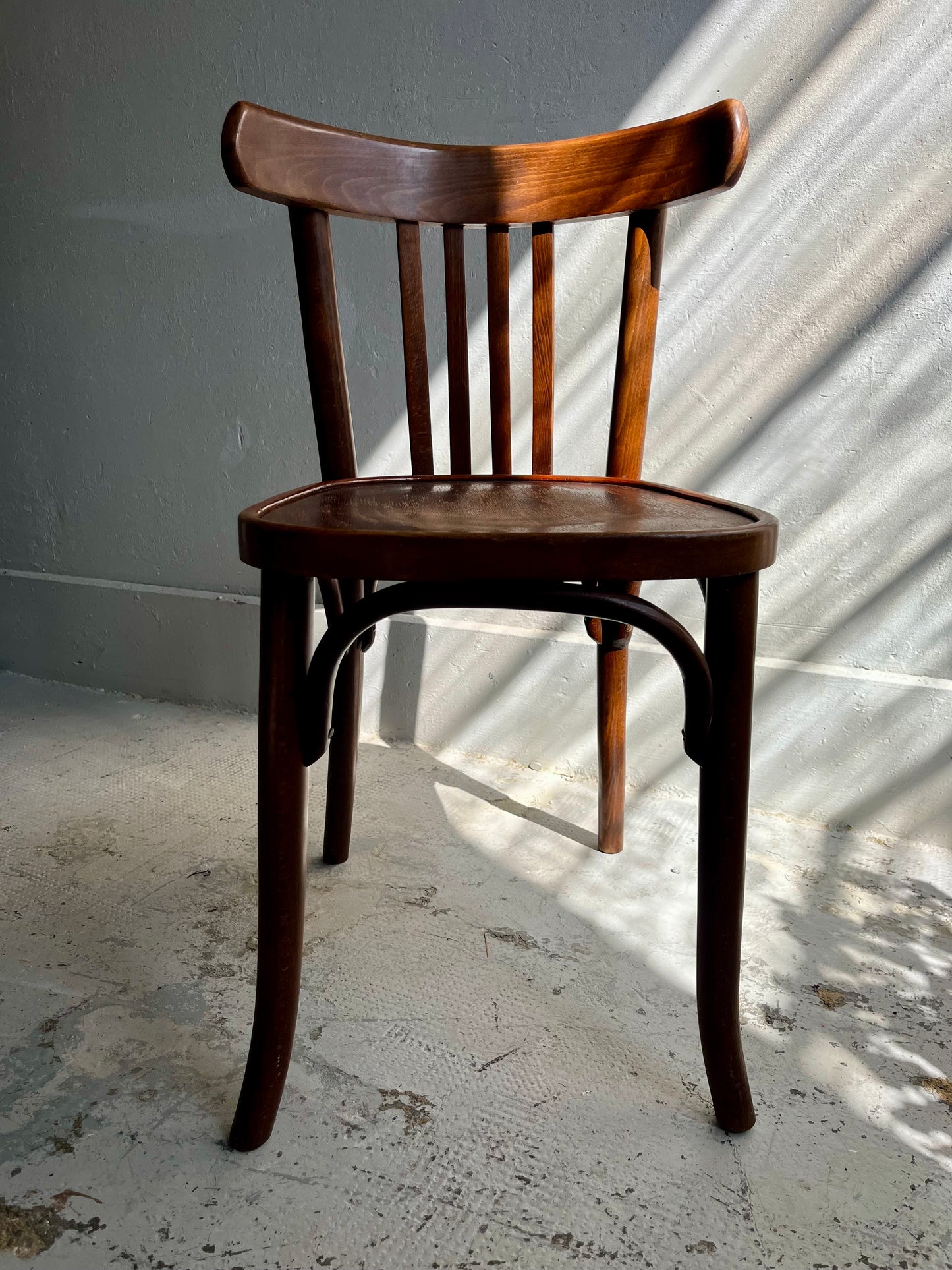 Chaise bistrot ancienne bois foncé