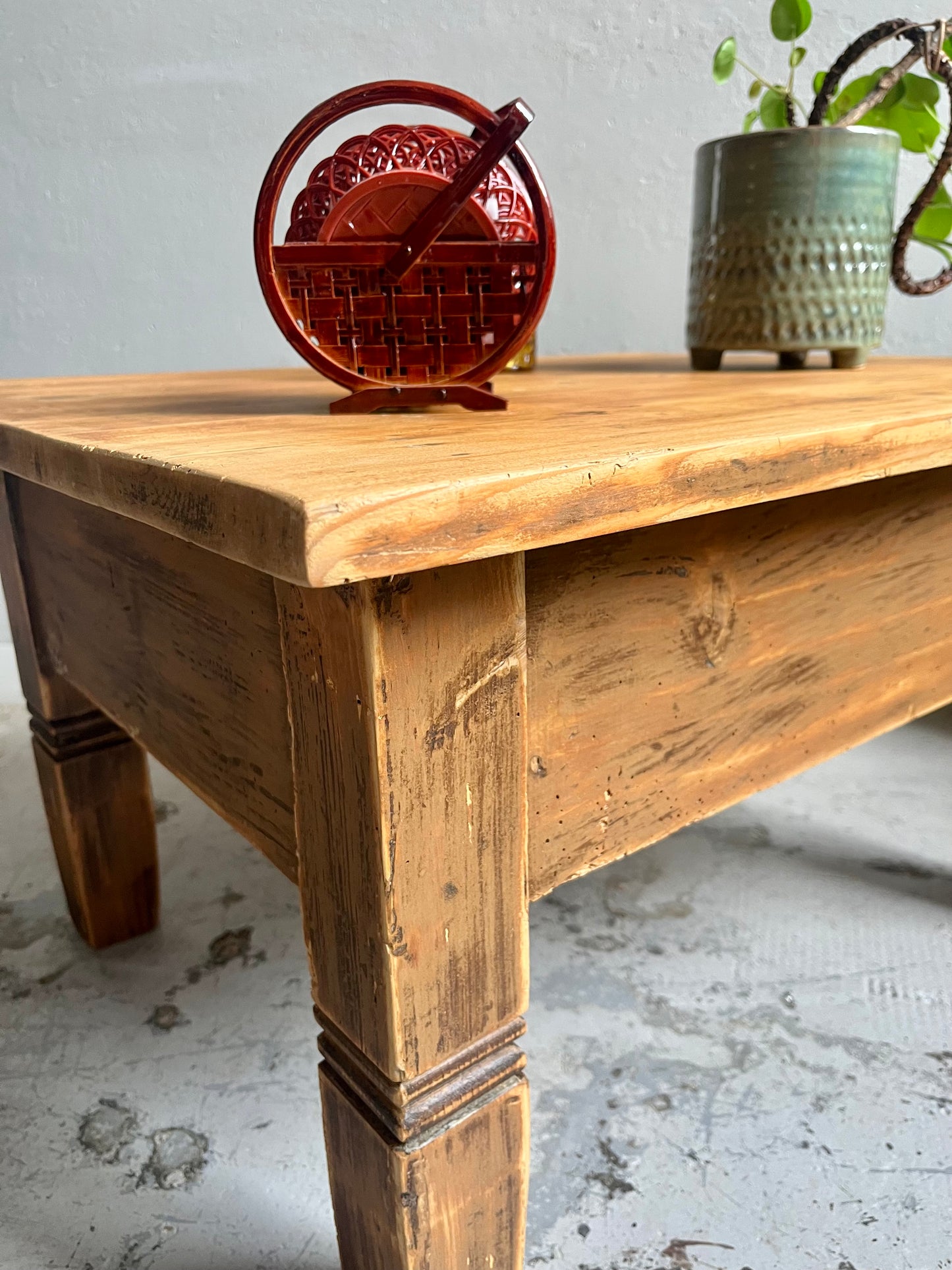 Table basse patiné en bois