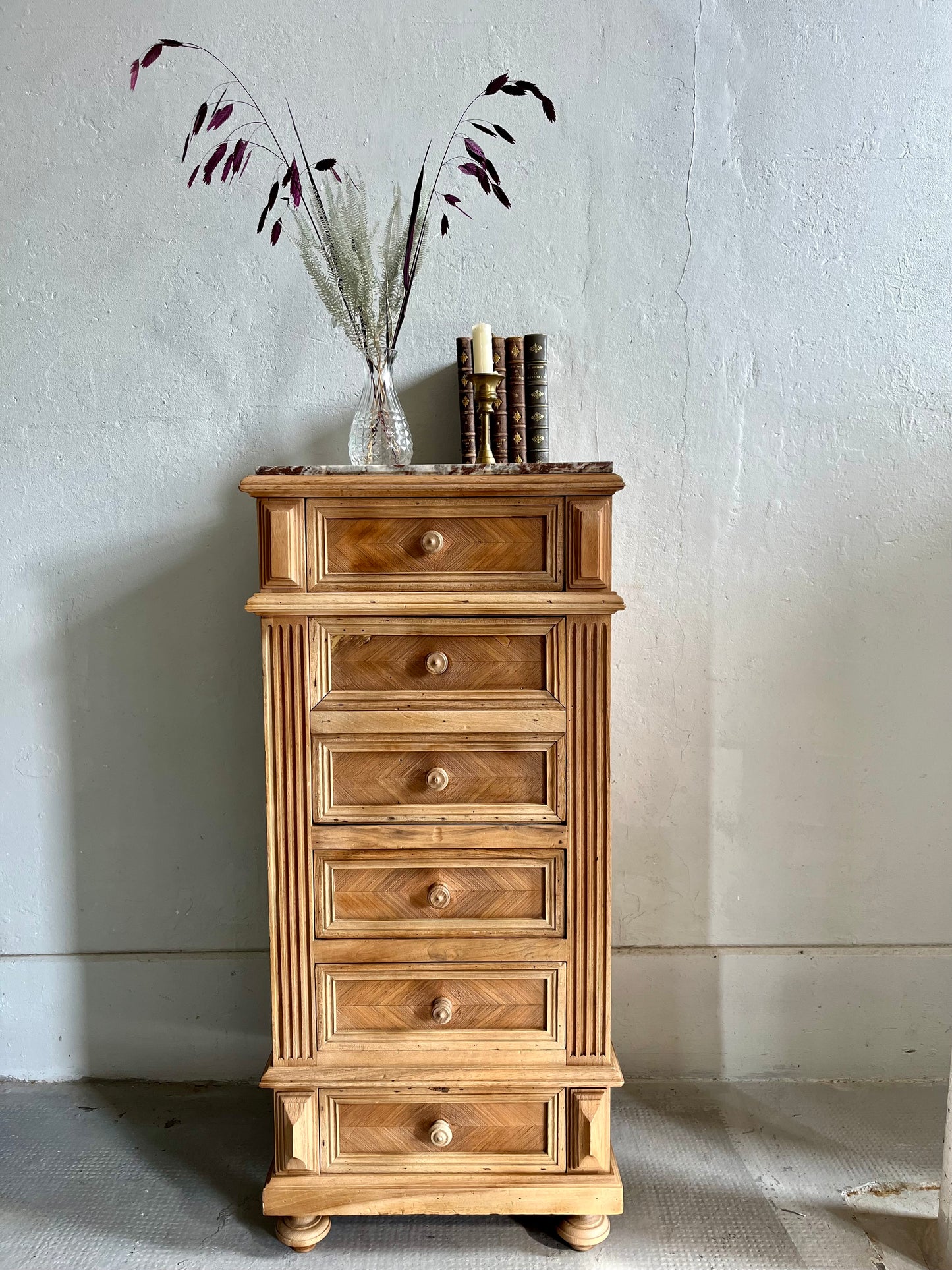 Chiffonnier en bois et marbre