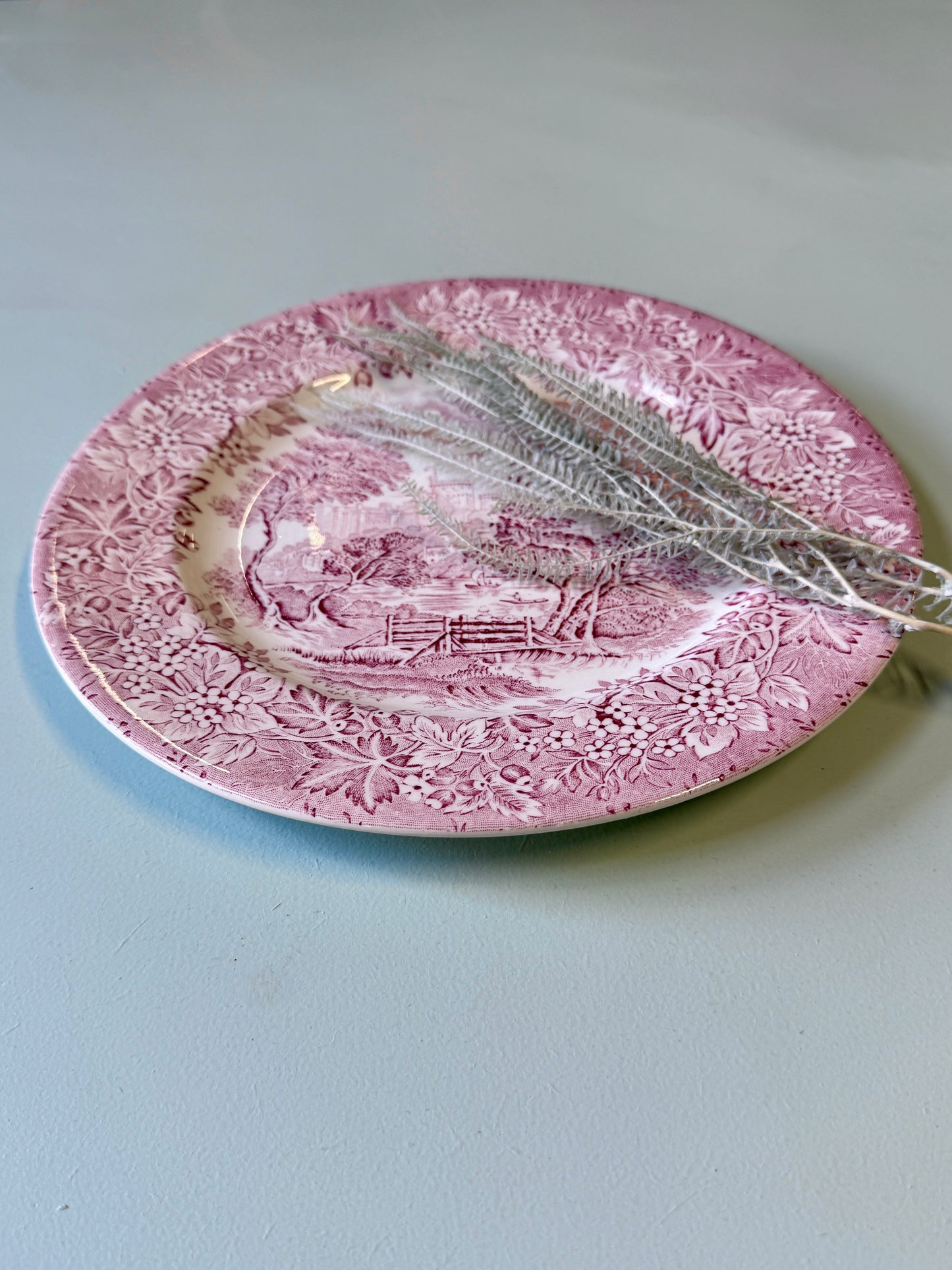 Assiette plate en terre de fer England