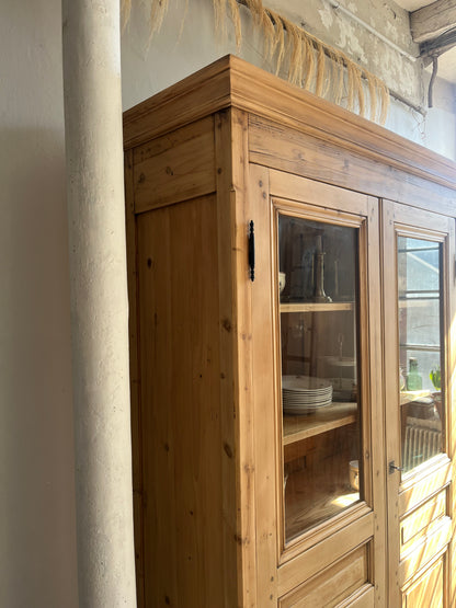 Armoire vaisselier ancien en pin massif portes vitrées