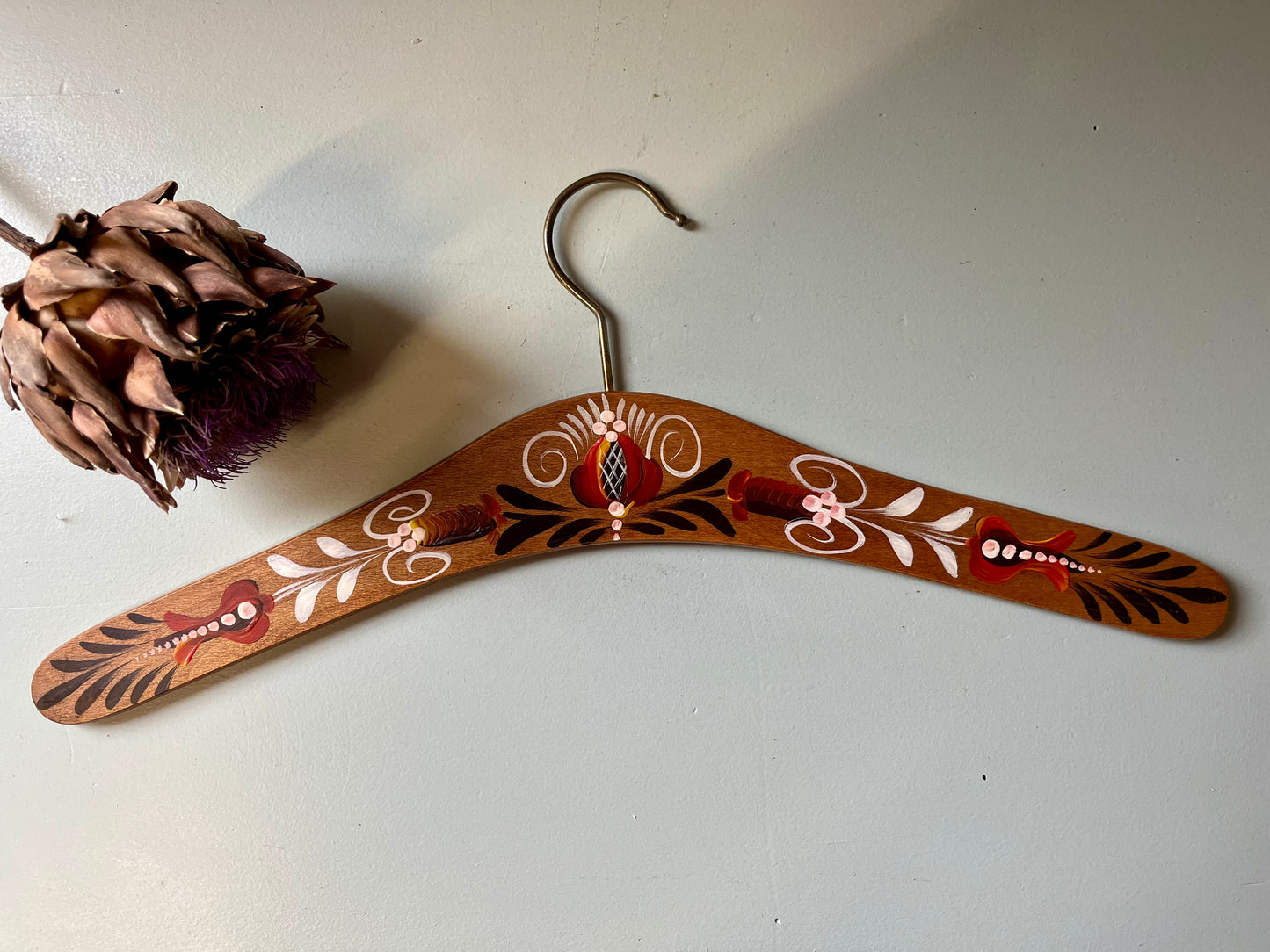 Cintres vintage peint à la main - lot de 2