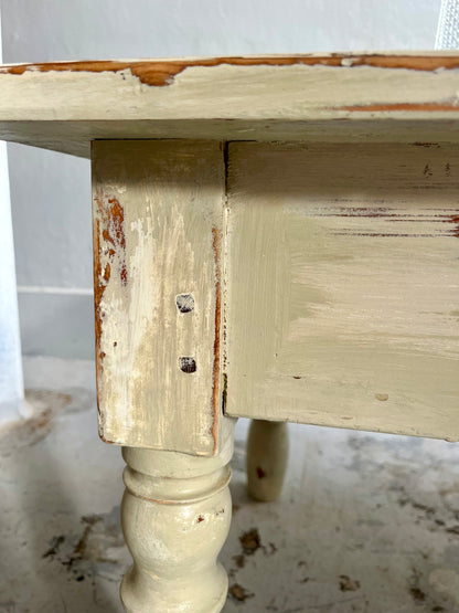 Table basse patinée ancienne