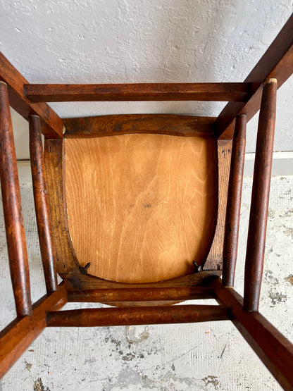 Chaise bistrot assise gravée claire