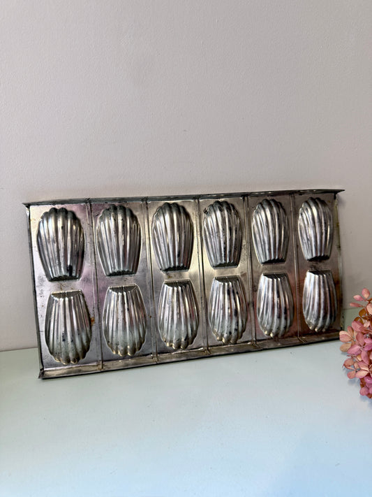 Moule à madeleine métallique de 12 petites pièces