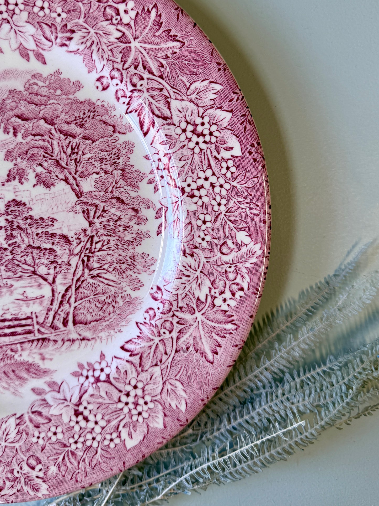Assiette plate en terre de fer England
