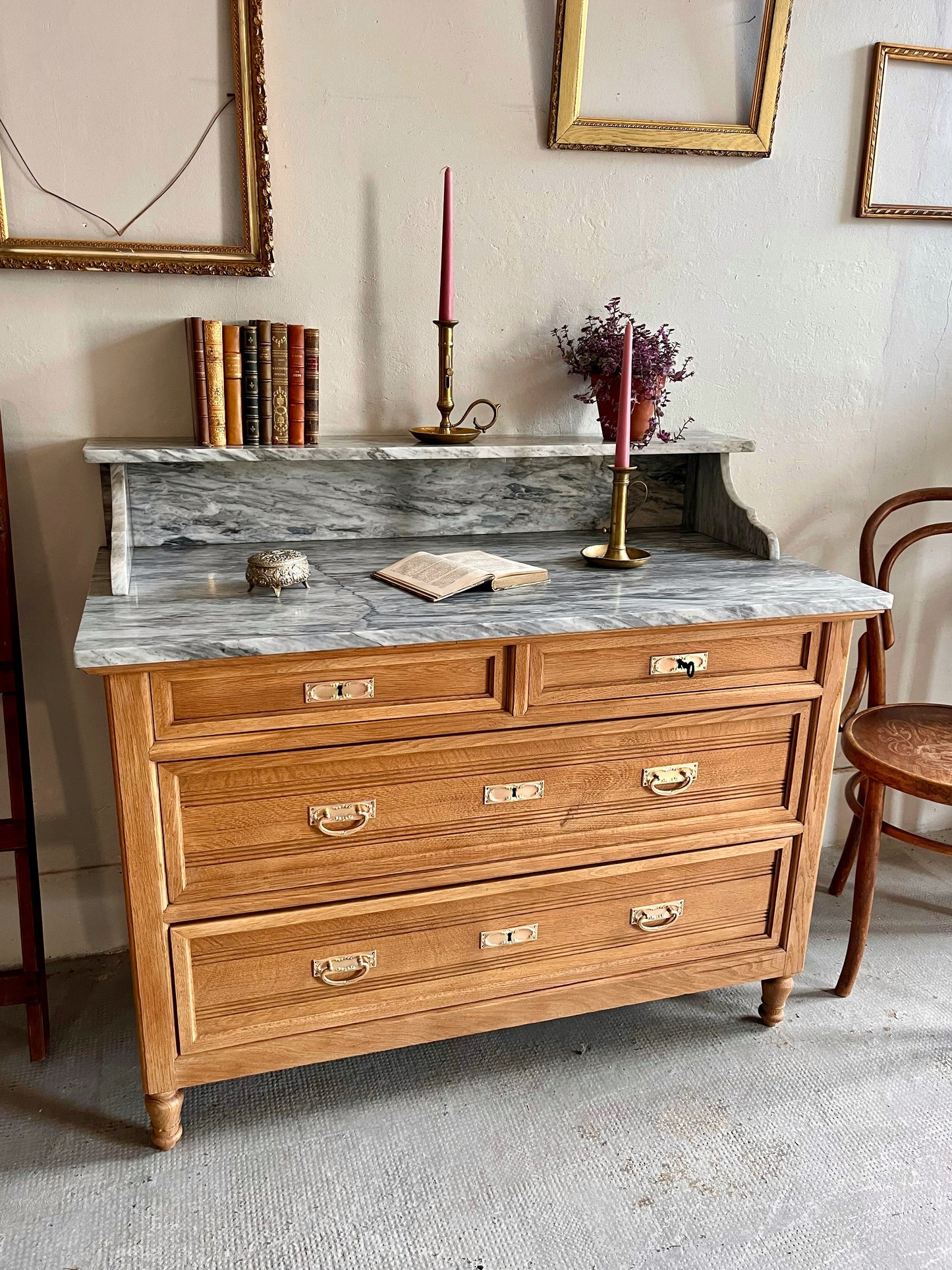 Commode plateau en marbre gris  Meubles Patine