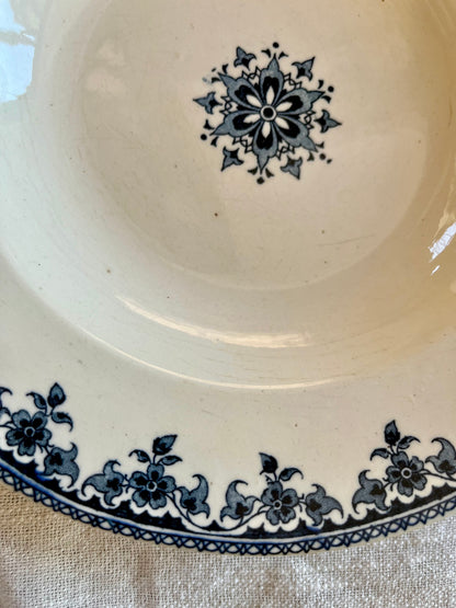 Assiette creuse terre de fer modèle « Gagny »  Vaisselle Patine