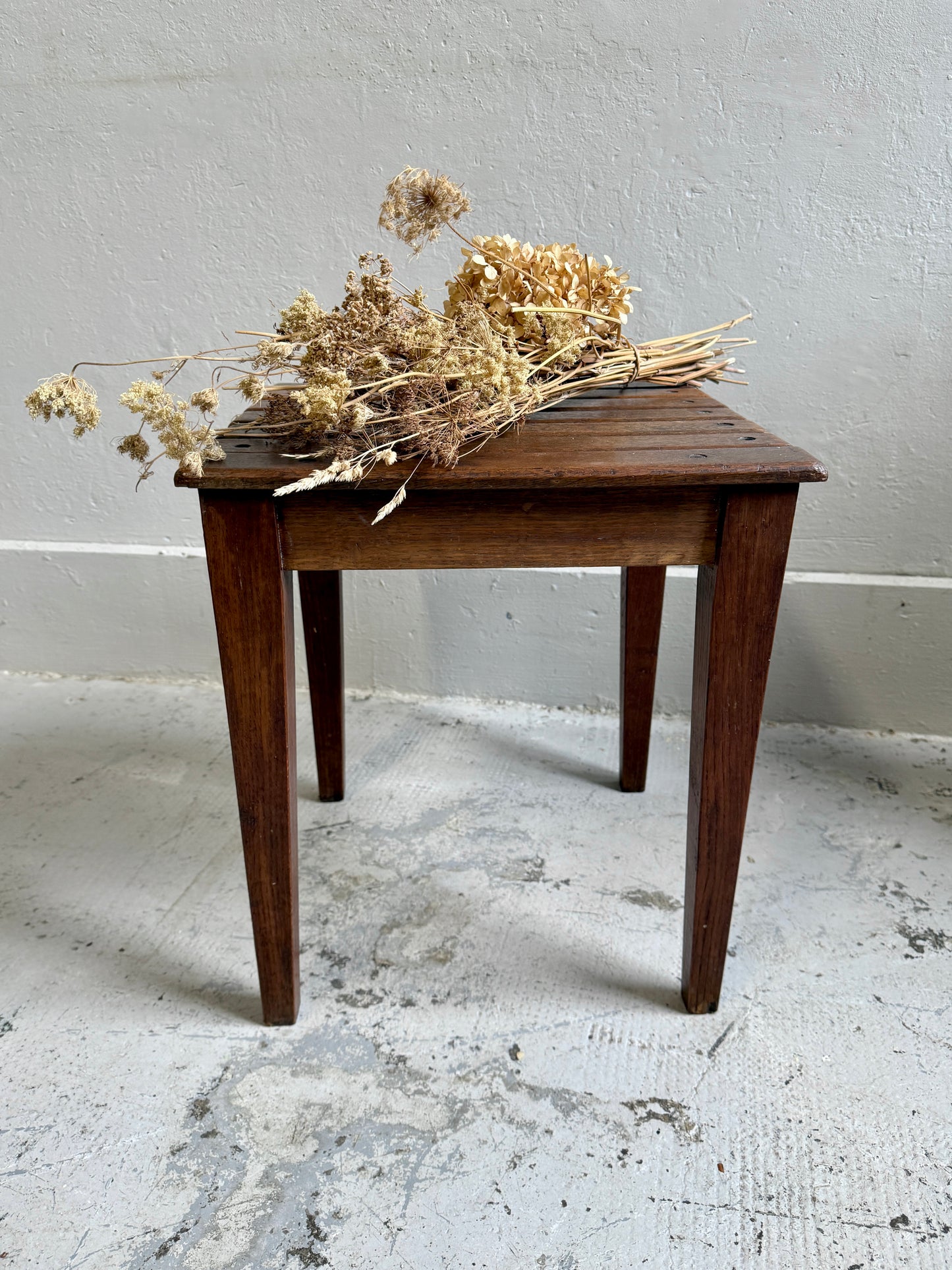 Tabouret en bois ancien