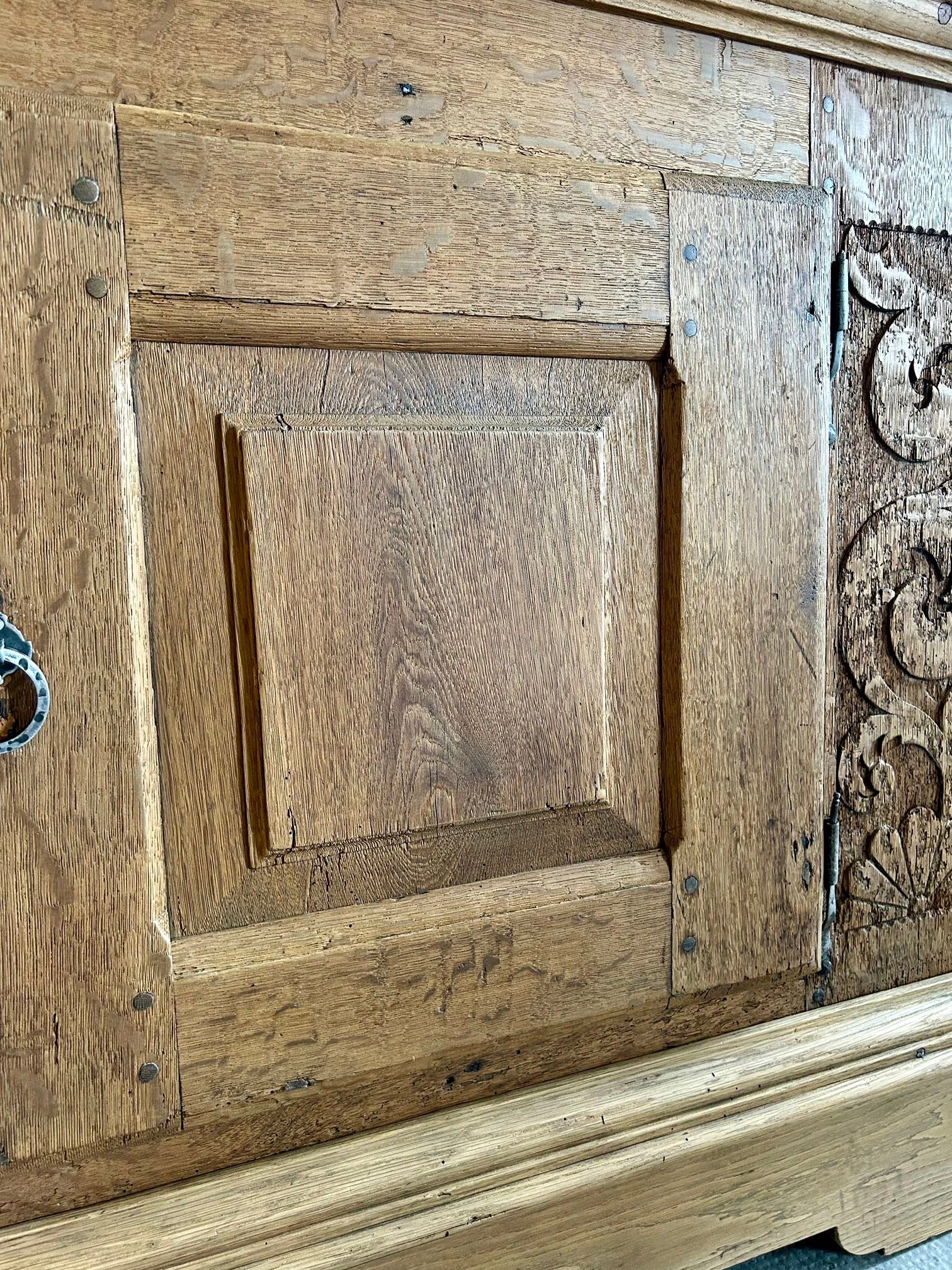 Buffet ancien en chêne sculpté   Patine