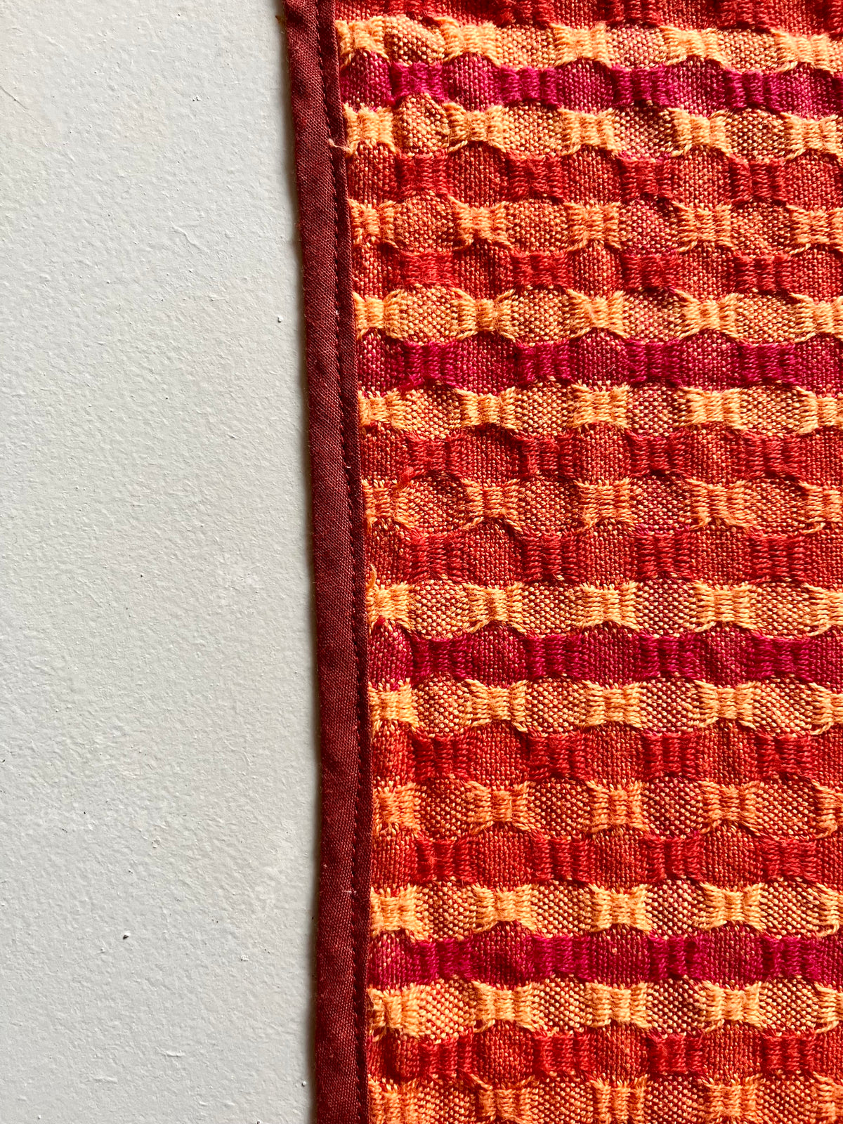 Nappe vintage orange et rouge  Décoration Patine