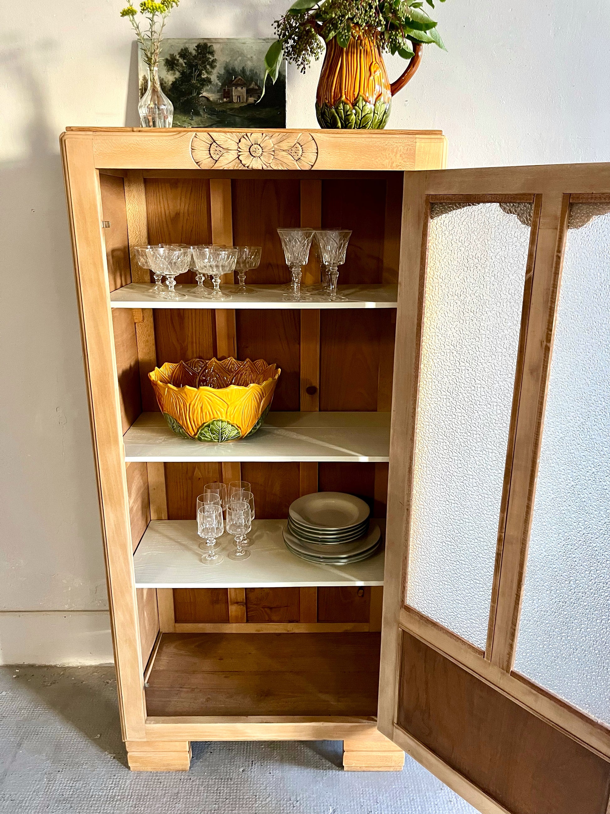 Bonnetière art déco vitrée  Meubles Patine