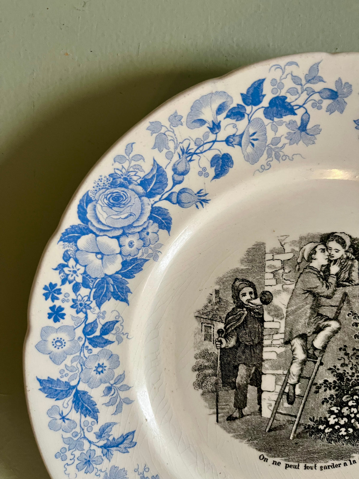 Assiette parlante ancienne Niderviller – Décor bleu fleuri  Vaisselle Patine