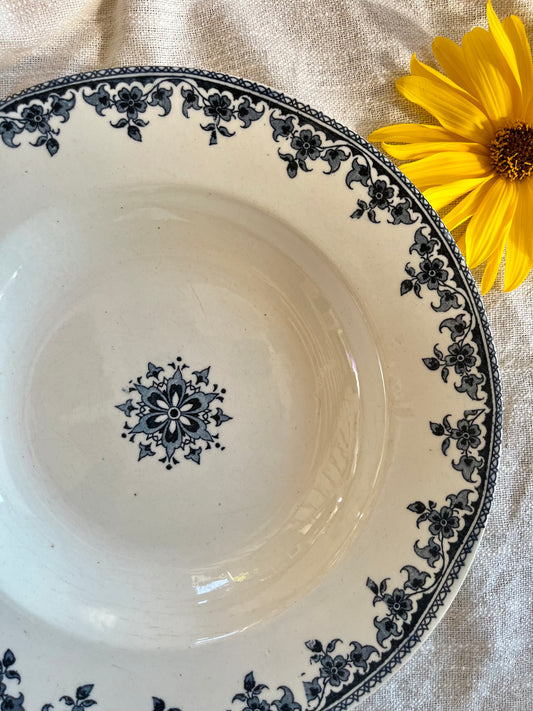Assiette creuse terre de fer modèle « Gagny »  Vaisselle Patine