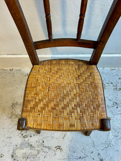Chaises bistrot en bois foncé à assise paillée - paire