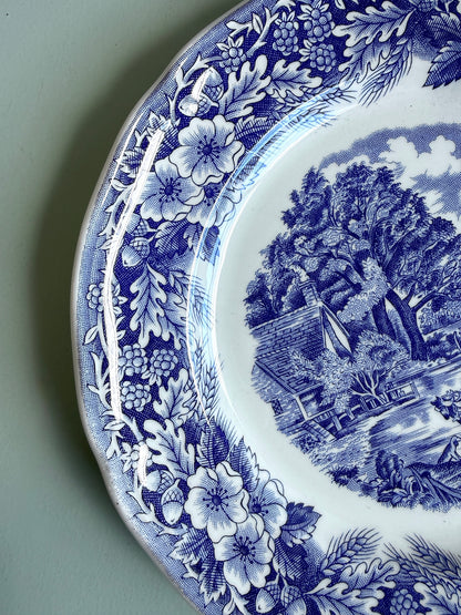 Assiette plate bleue décor paysage