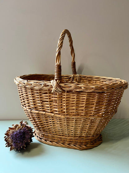 Panier en osier vintage