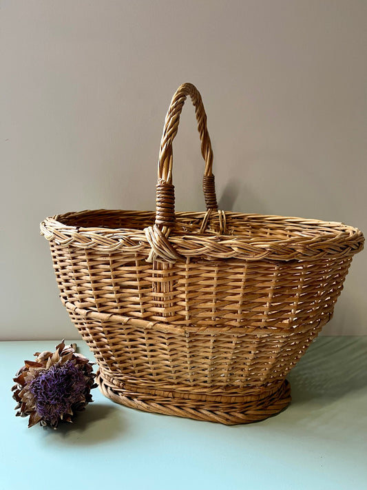 Panier en osier vintage