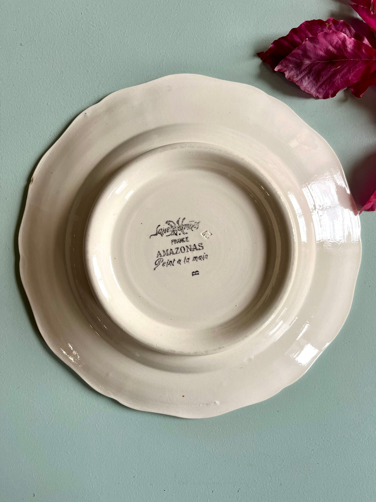 Assiette piédouche Sarreguemines modèle « Amazone »  Vaisselle Patine