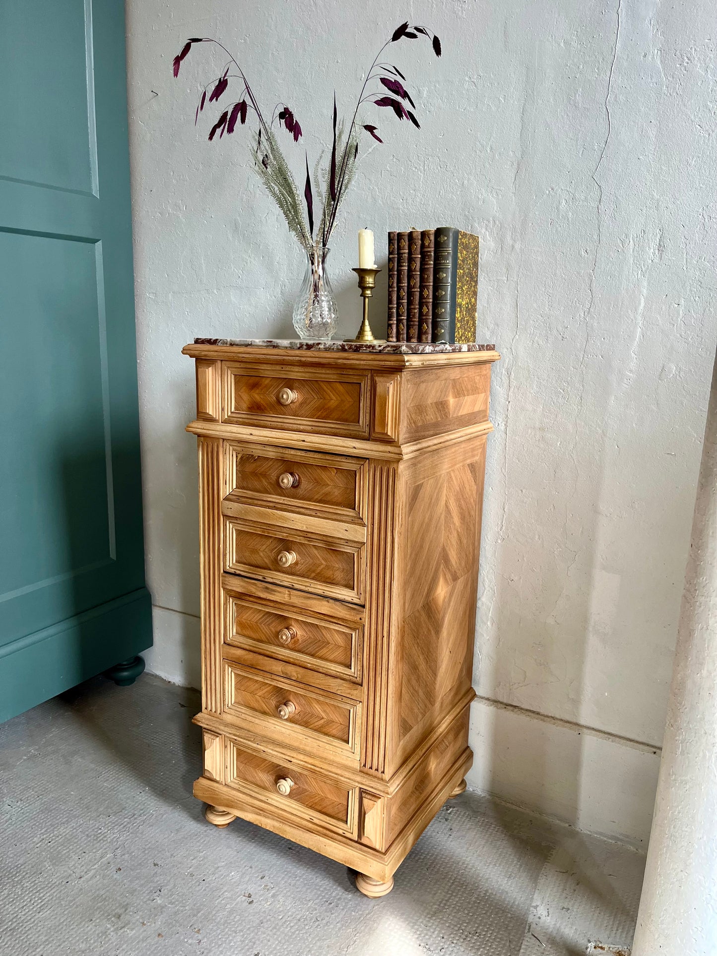 Chiffonnier en bois et marbre