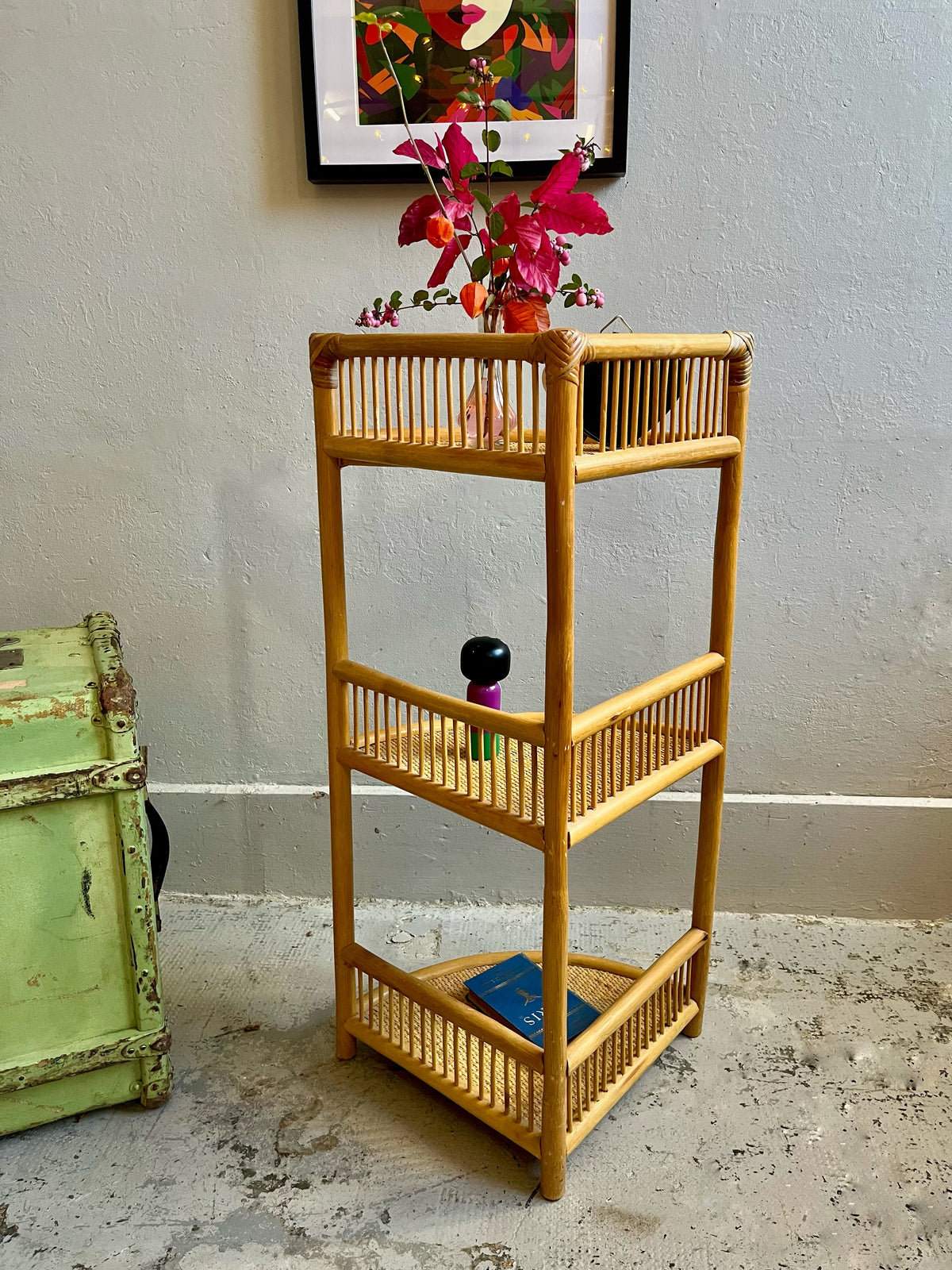 Étagère d’angle vintage en bambou  Meubles Patine