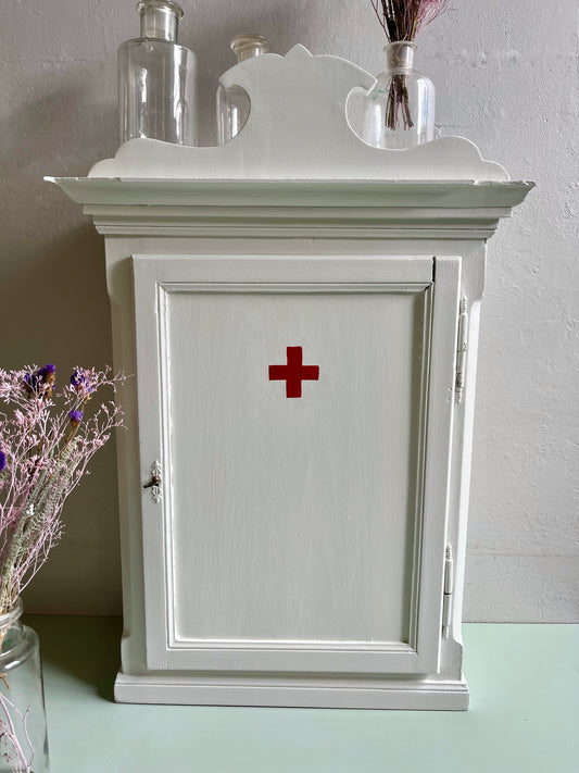 Petite armoire à pharmacie ancienne
